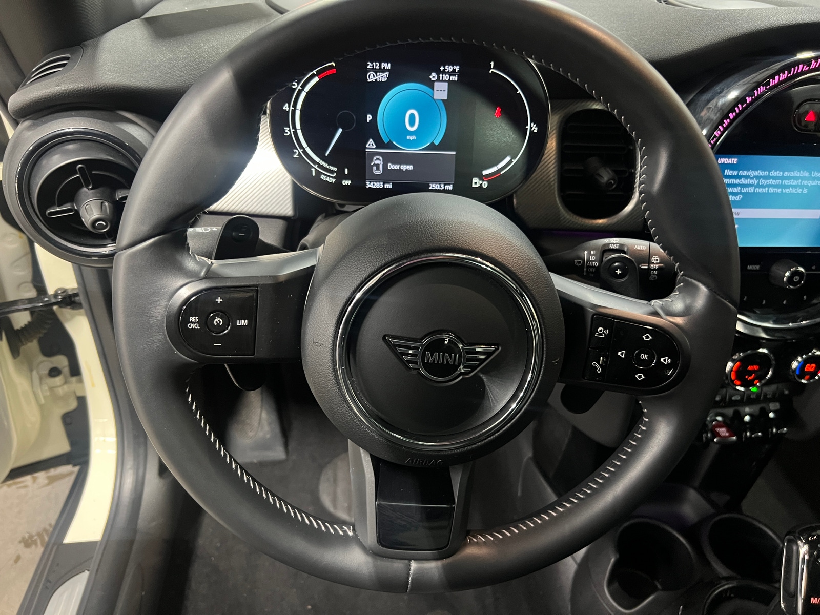 Thumbnail: 2022 MINI Cooper Hardtop - 4