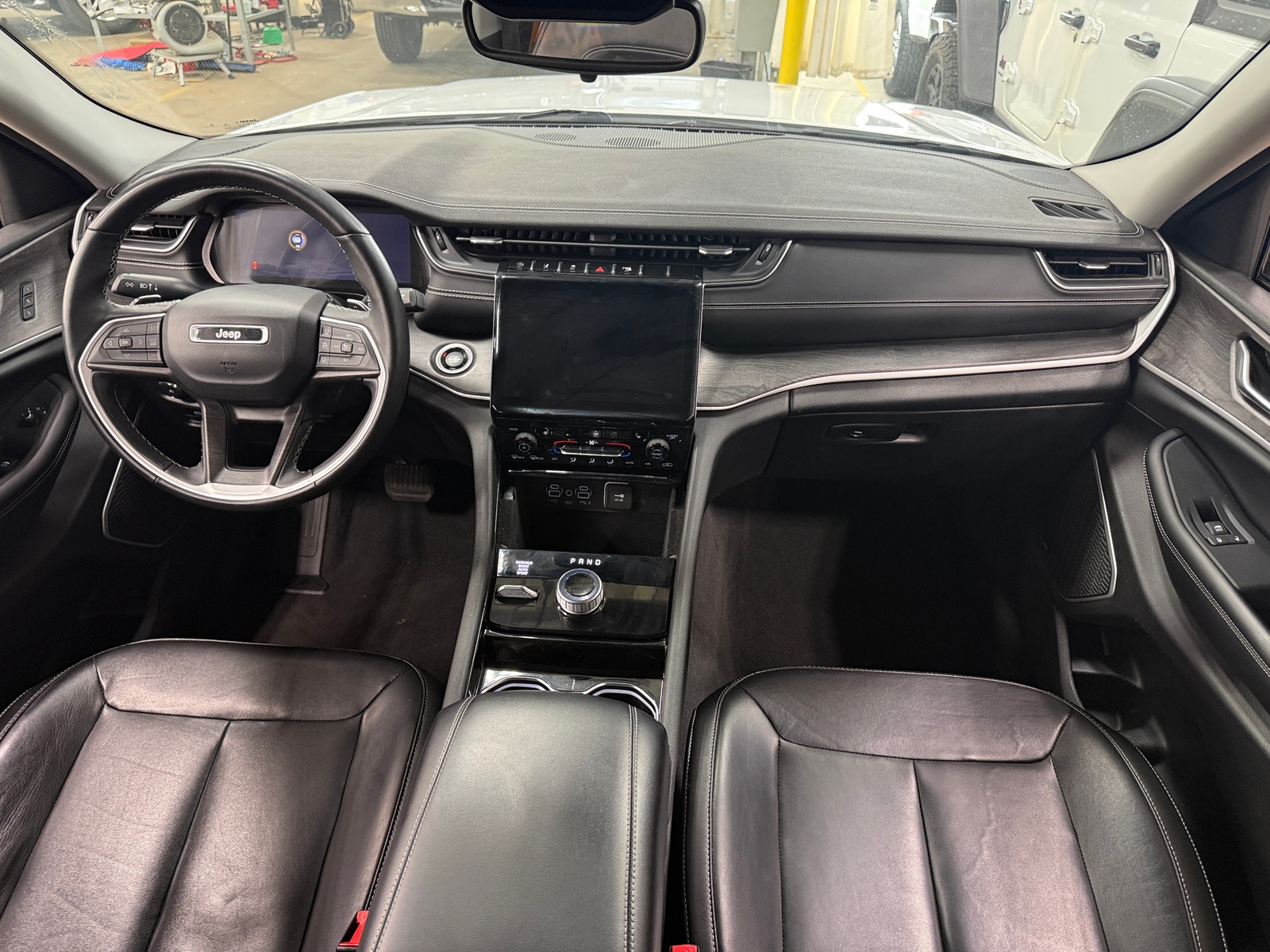 Thumbnail: 2022 Jeep Grand Cherokee L - 2