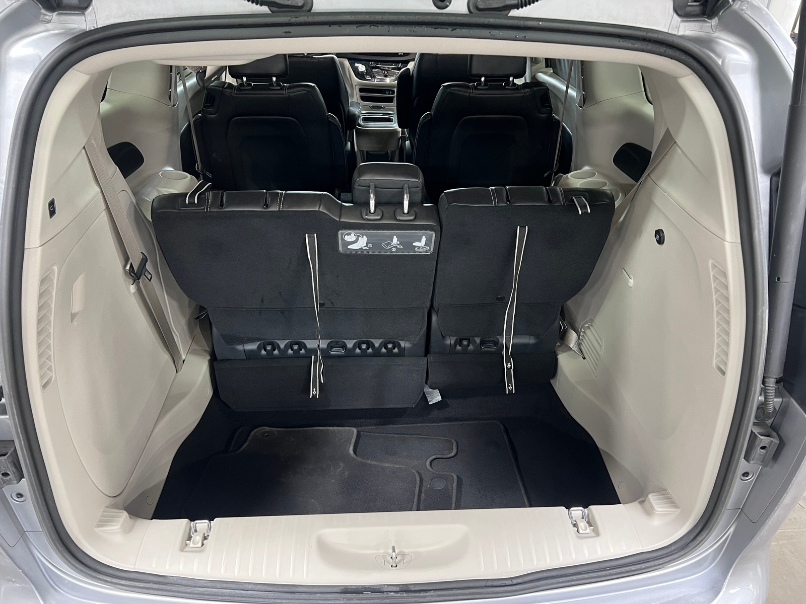 Thumbnail: 2020 Chrysler Voyager - 6