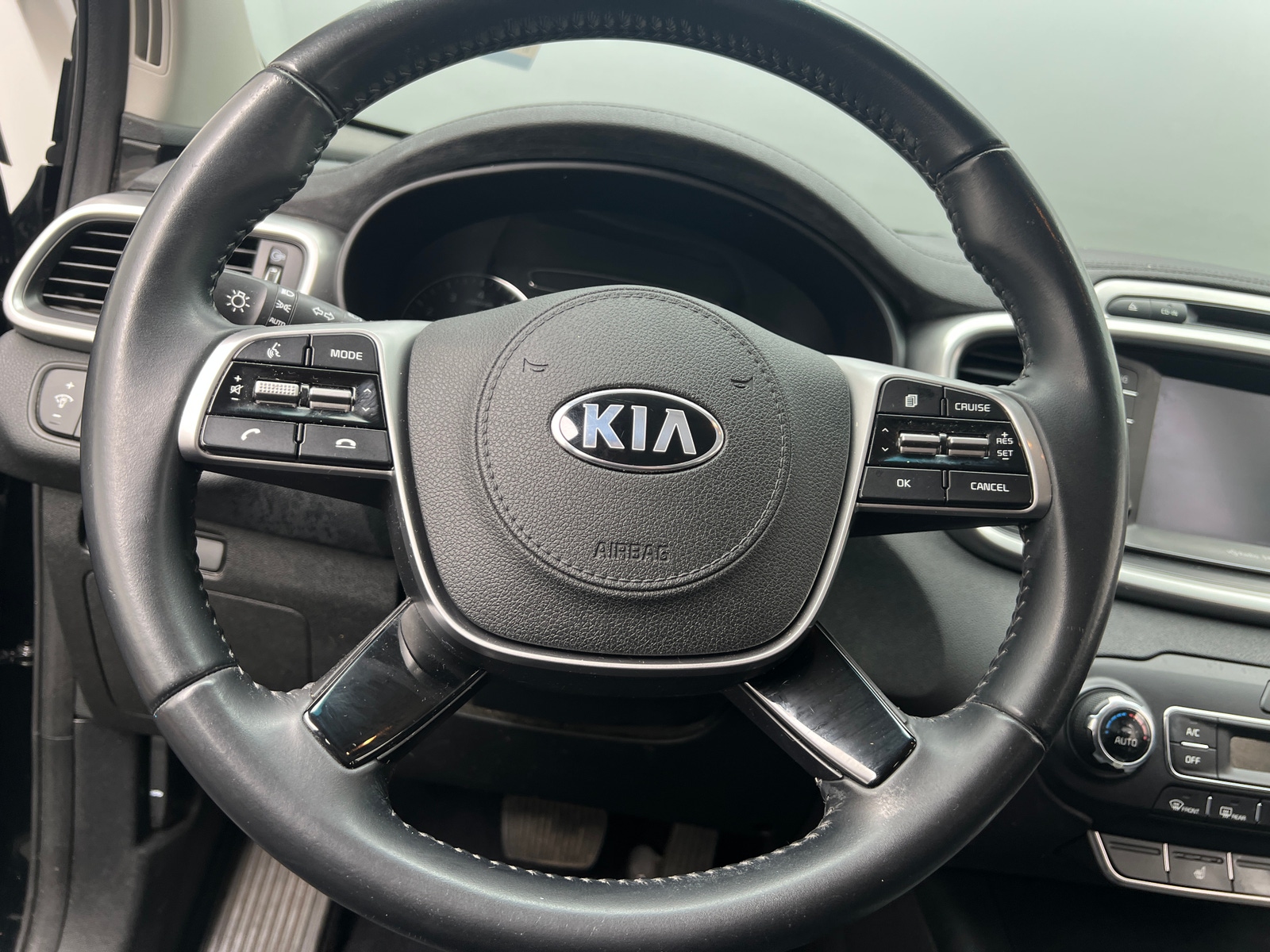 Thumbnail: 2019 Kia Sorento - 4