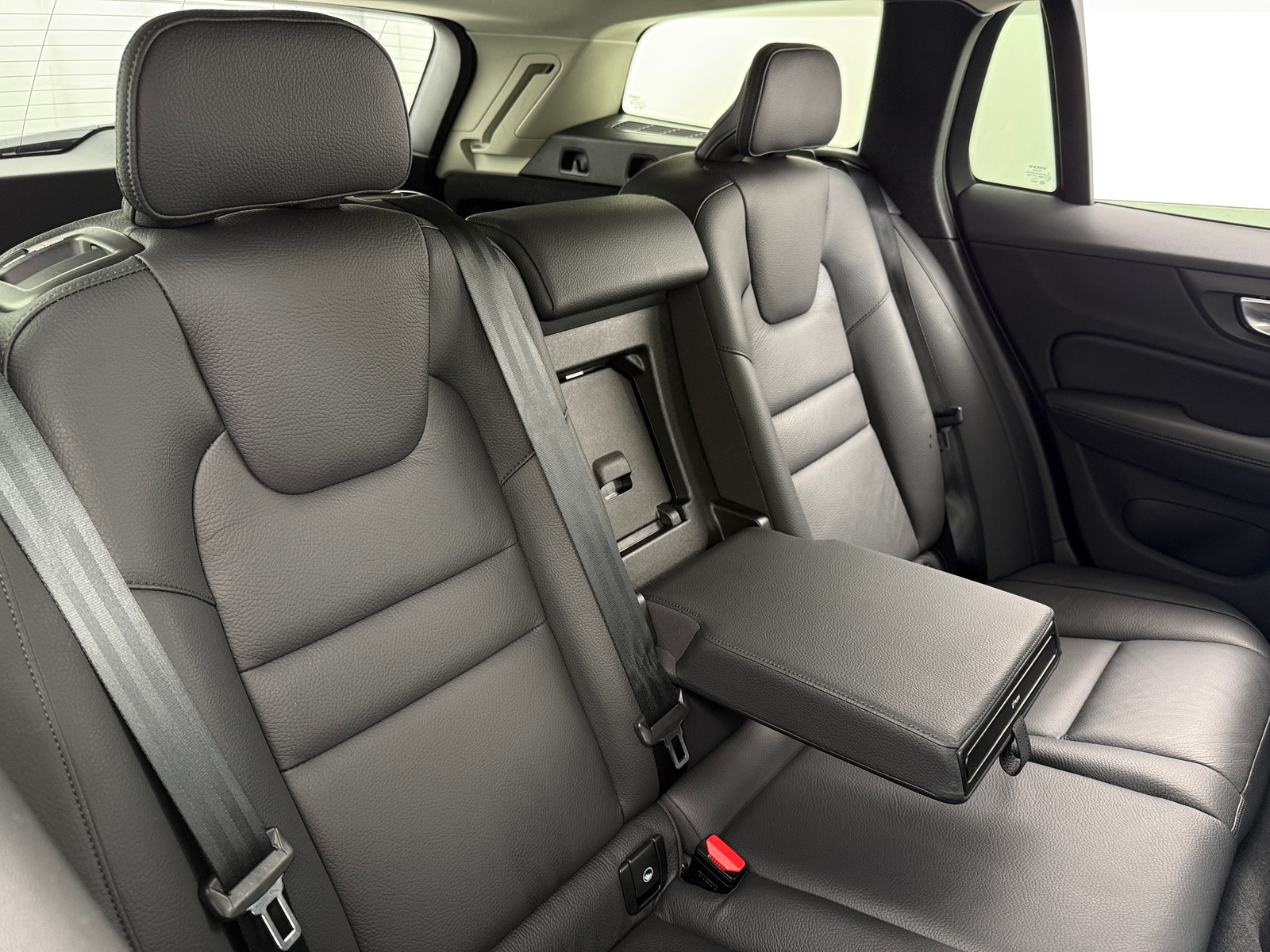 Thumbnail: 2025 Volvo V60 - 5