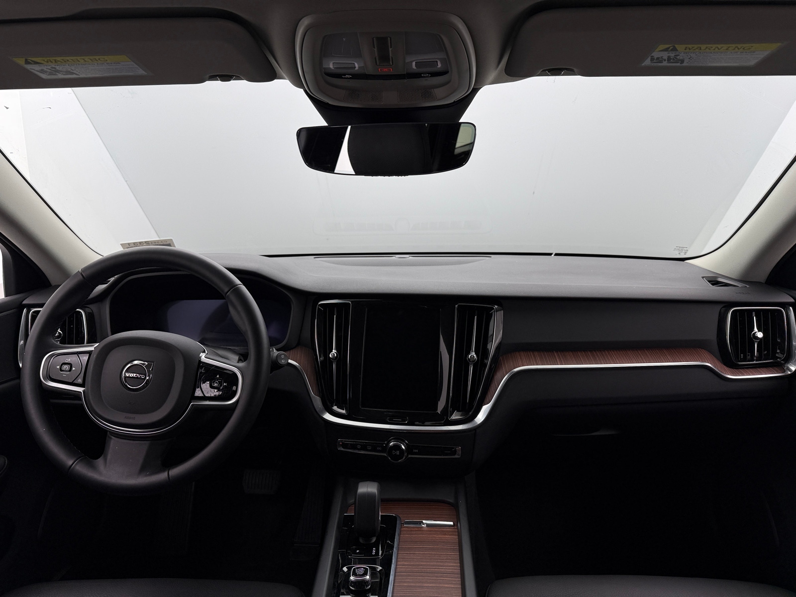 Thumbnail: 2025 Volvo V60 - 2