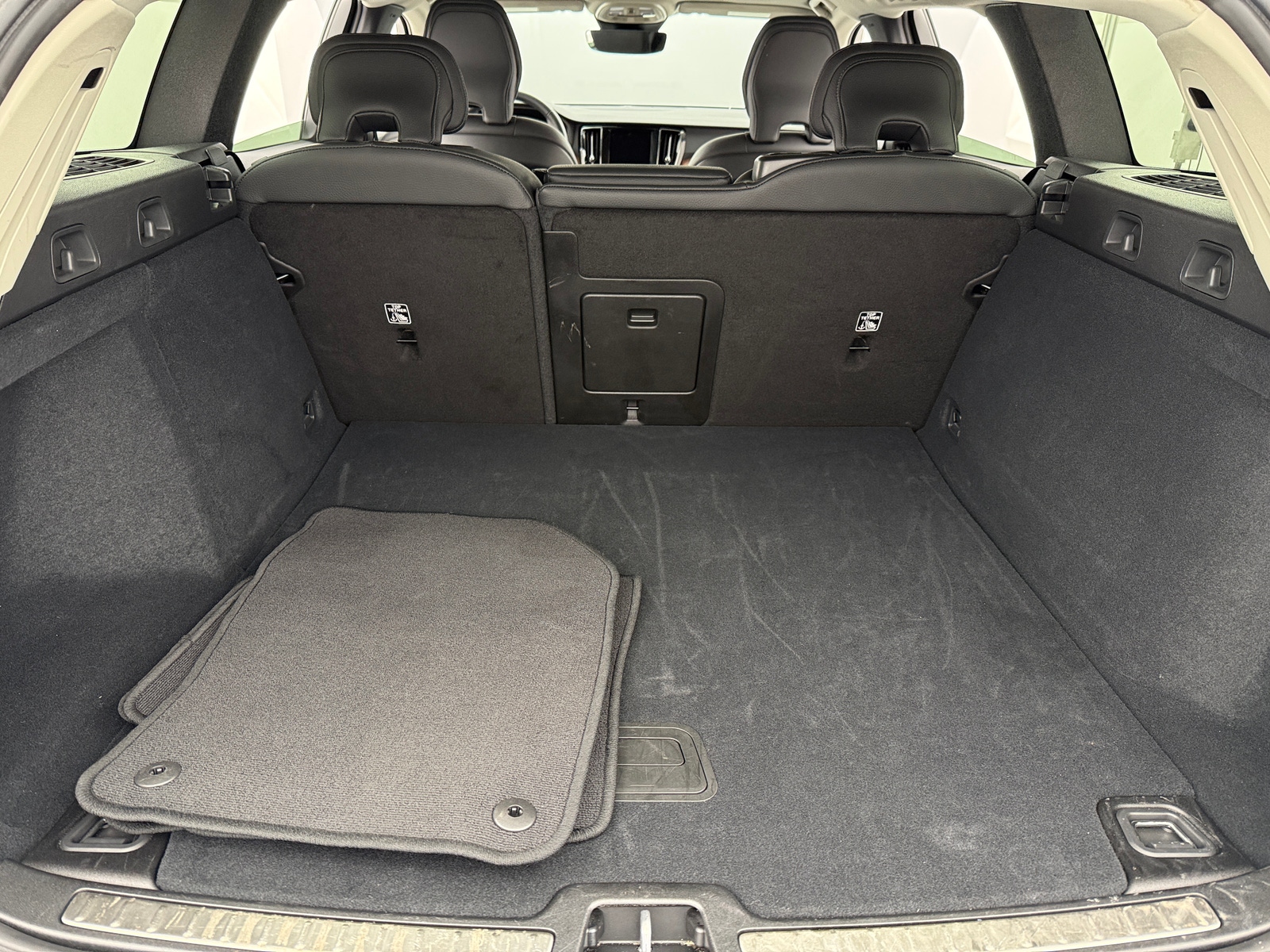 Thumbnail: 2025 Volvo V60 - 6