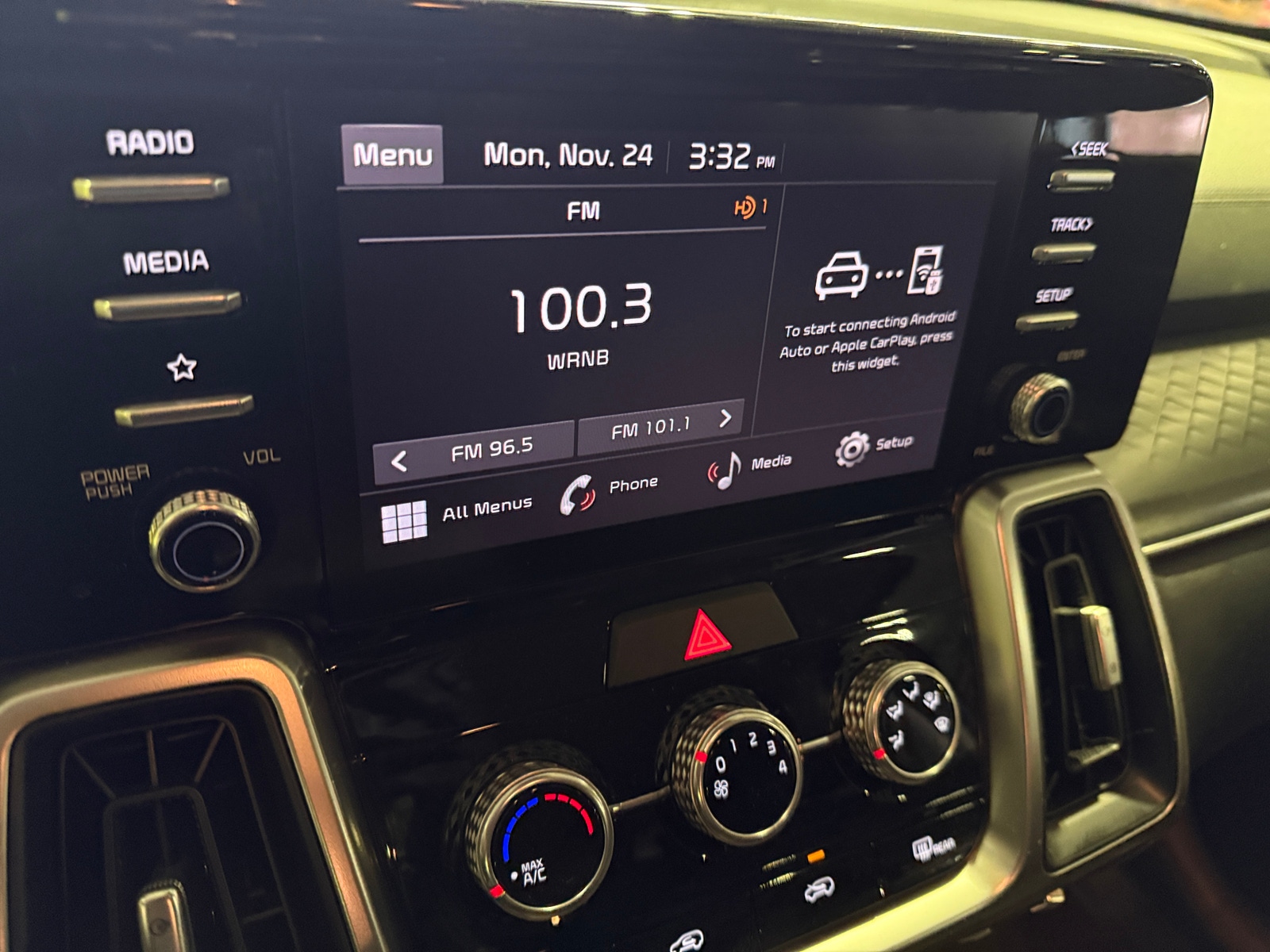 Thumbnail: 2022 Kia Sorento - 4