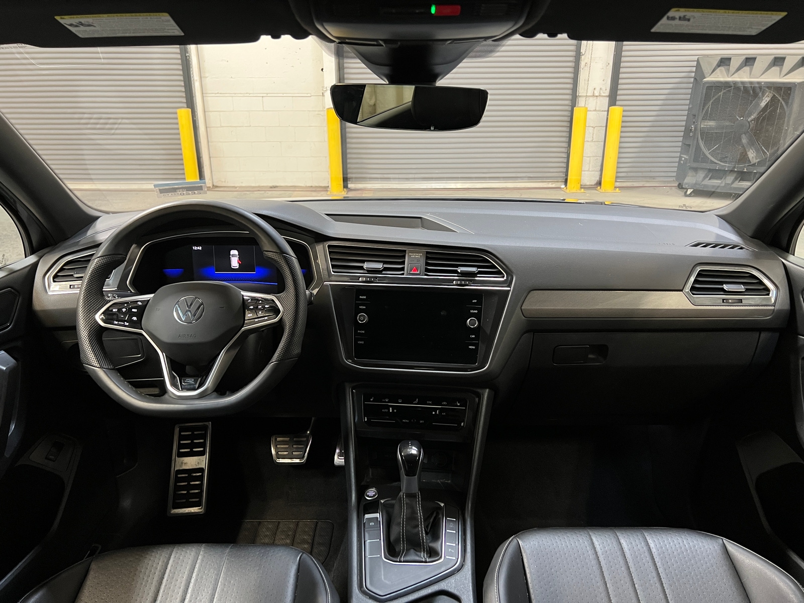 Thumbnail: 2022 Volkswagen Tiguan - 2