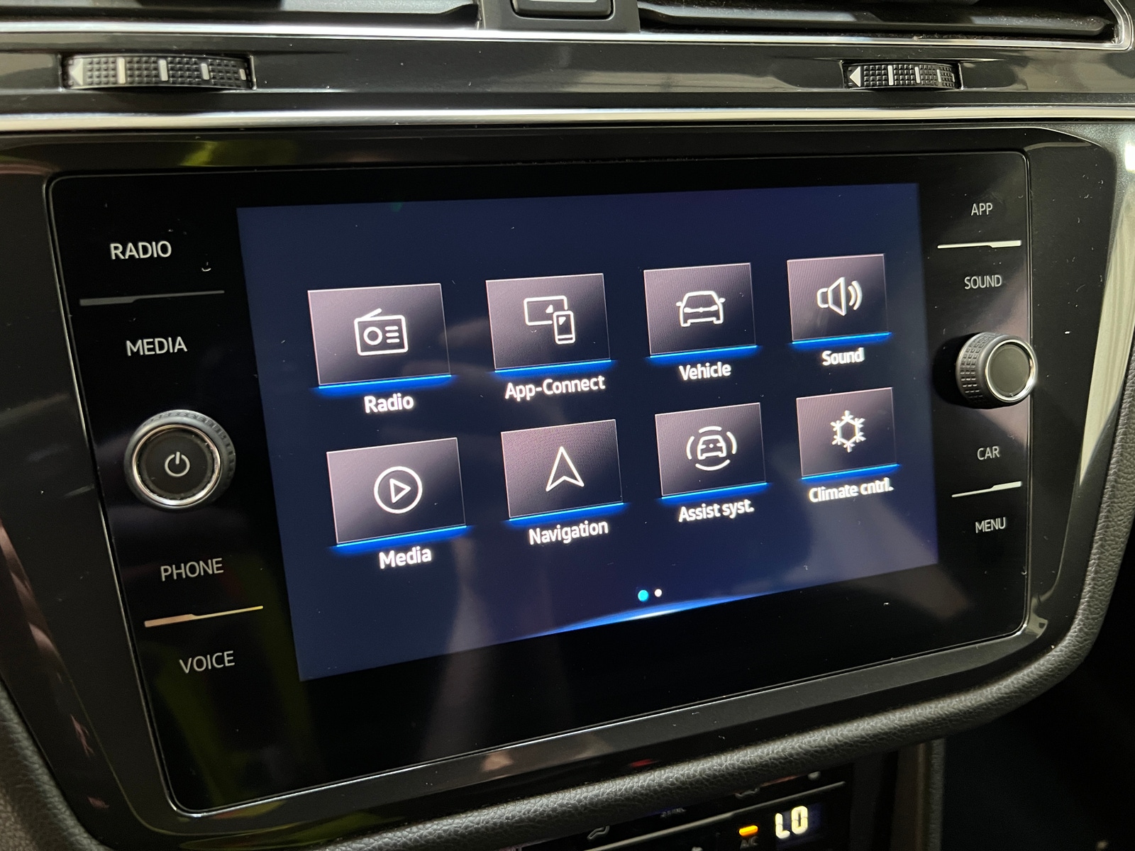 Thumbnail: 2022 Volkswagen Tiguan - 3