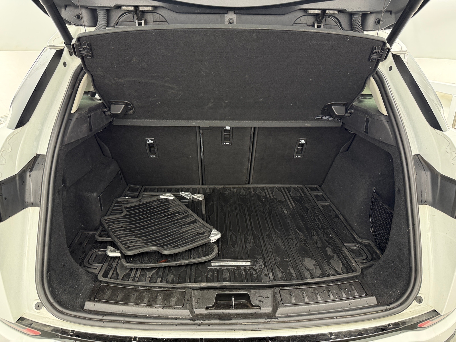 Thumbnail: 2022 Land Rover Range Rover Evoque - 6