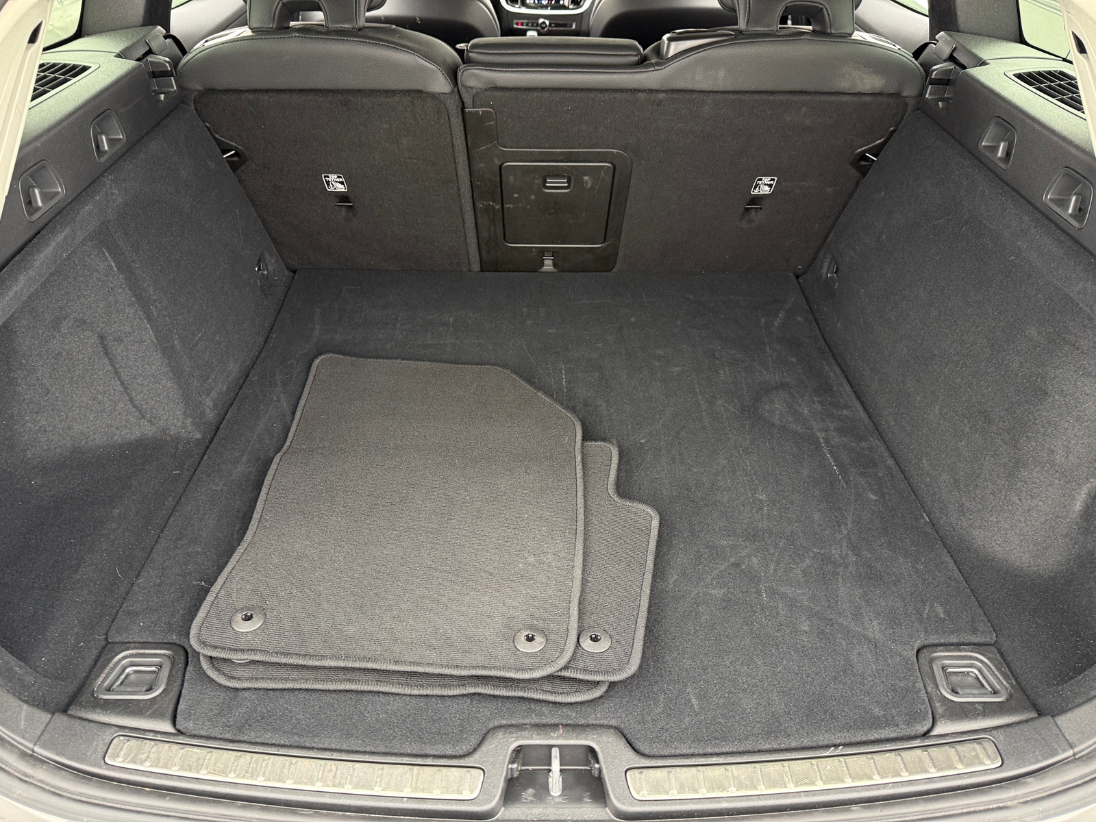 Thumbnail: 2025 Volvo V60 - 6