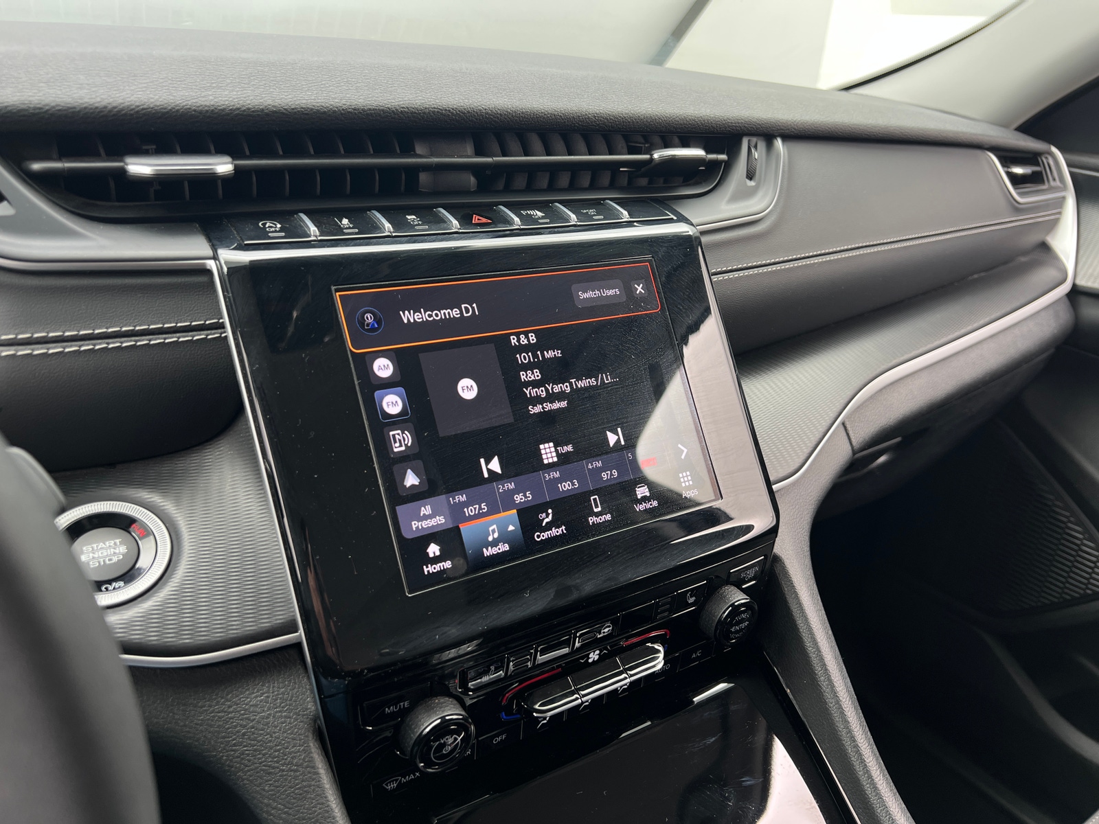 Thumbnail: 2023 Jeep Grand Cherokee L - 4