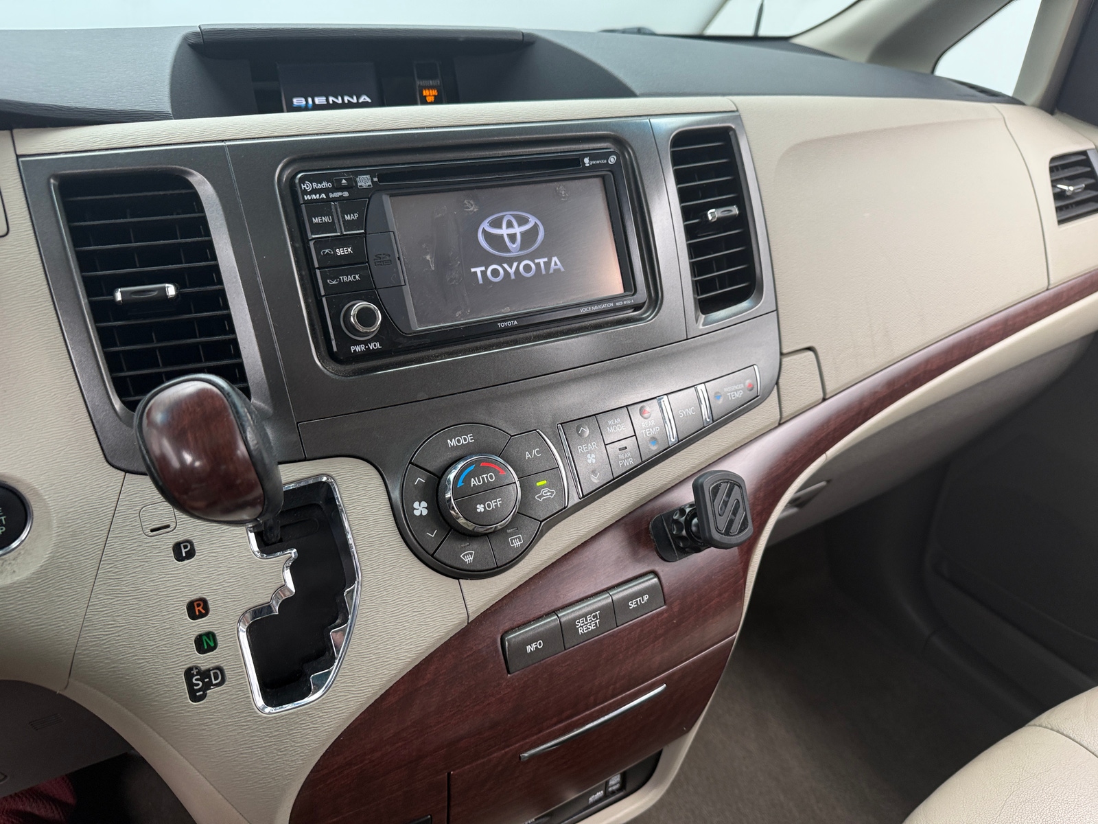 Thumbnail: 2013 Toyota Sienna - 3