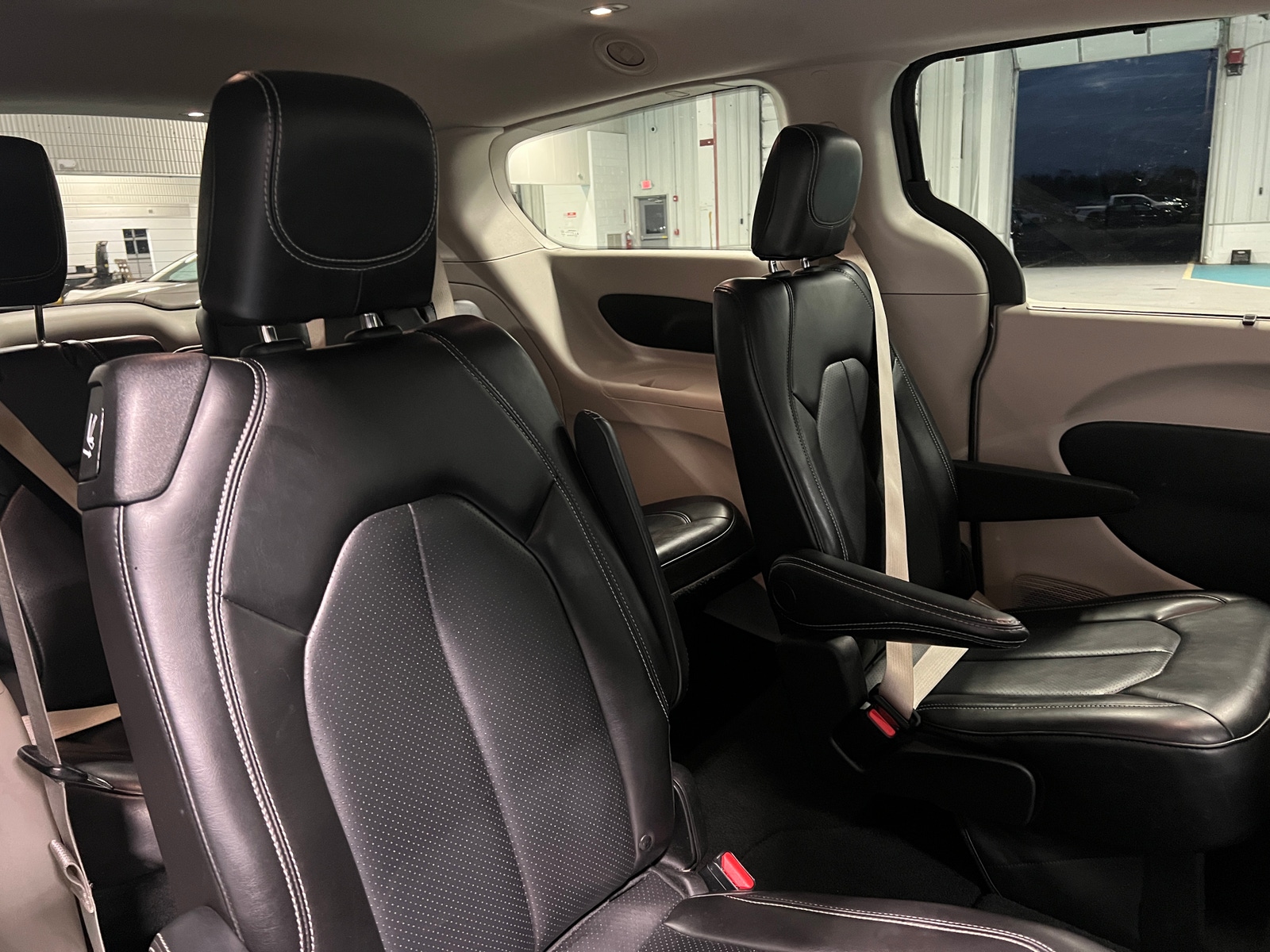 Thumbnail: 2023 Chrysler Pacifica - 5