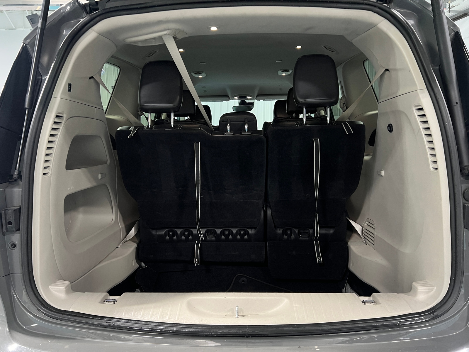 Thumbnail: 2023 Chrysler Pacifica - 6