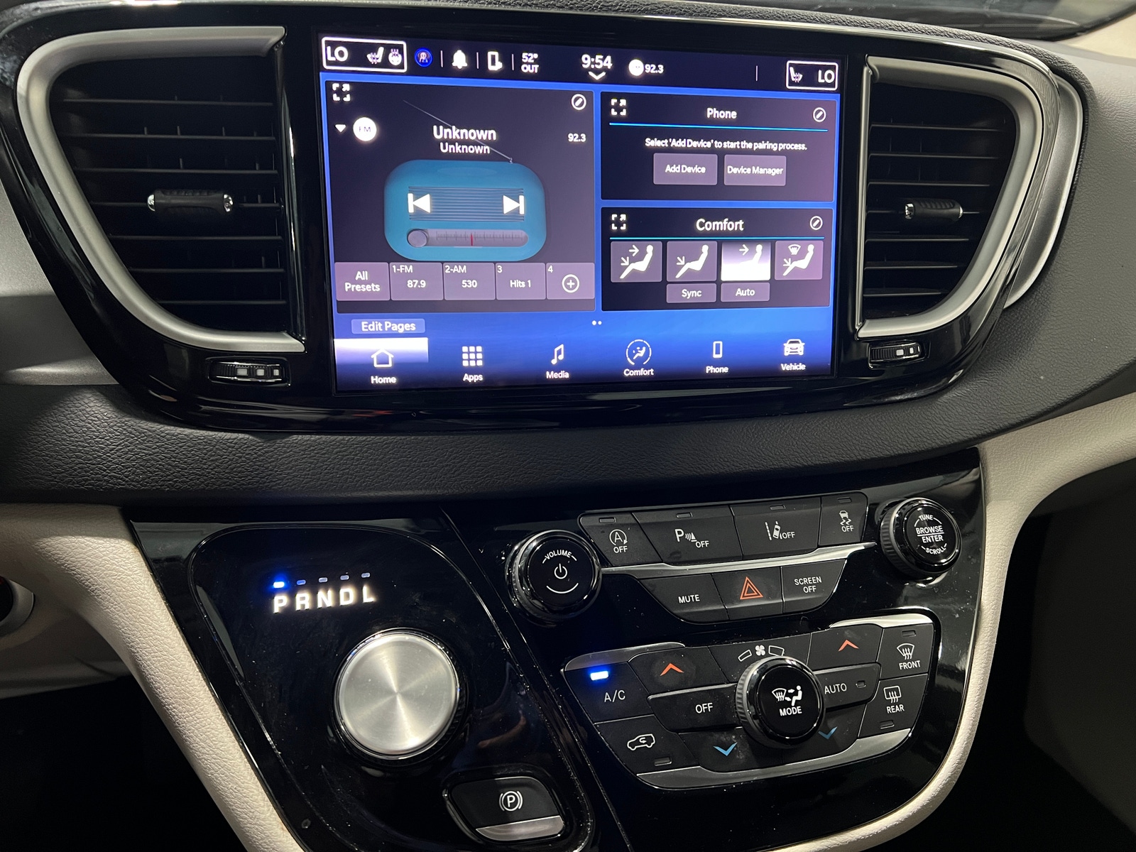 Thumbnail: 2023 Chrysler Pacifica - 3