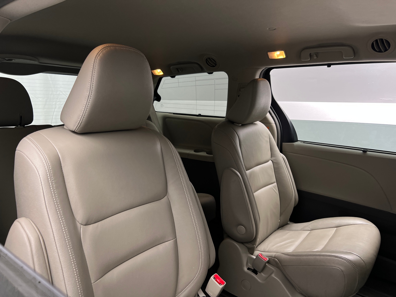 Thumbnail: 2019 Toyota Sienna - 5