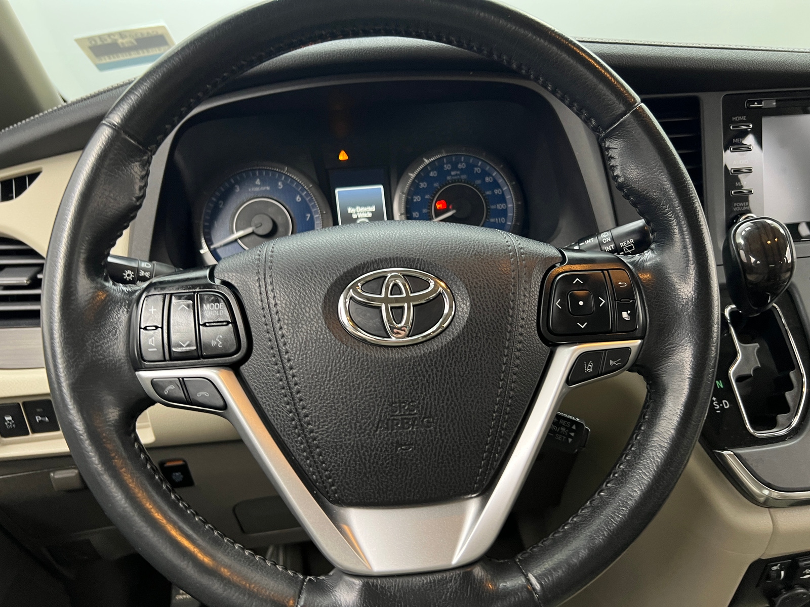Thumbnail: 2019 Toyota Sienna - 4