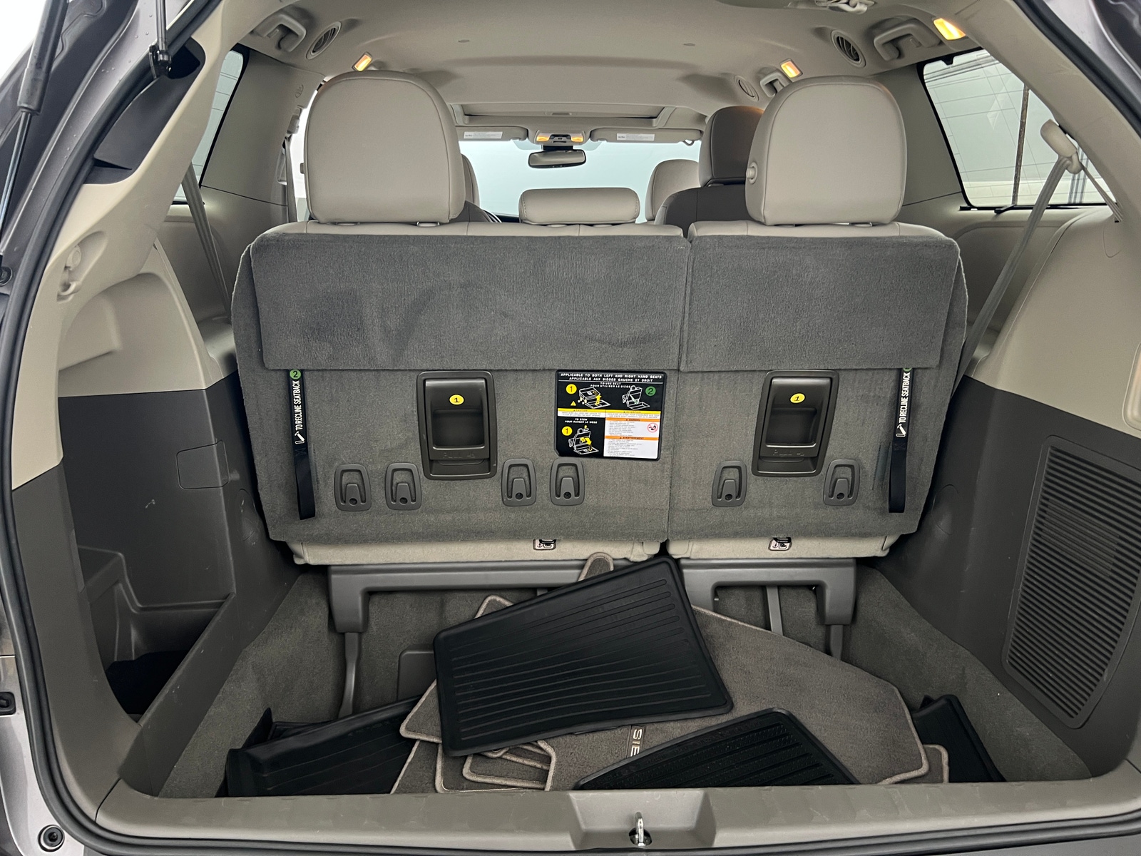 Thumbnail: 2019 Toyota Sienna - 6
