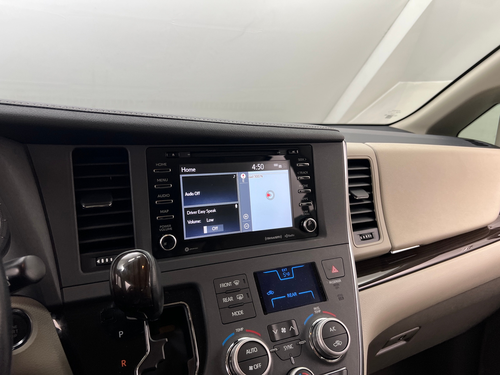 Thumbnail: 2019 Toyota Sienna - 3