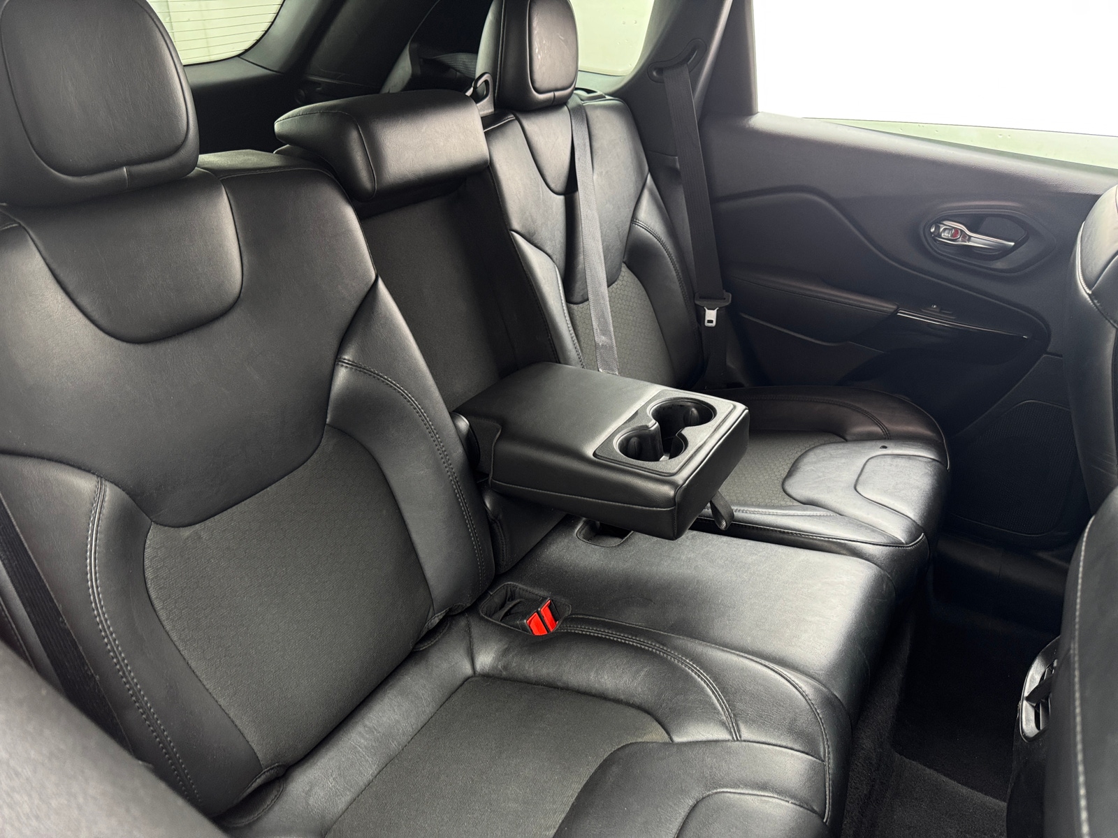 Thumbnail: 2021 Jeep Cherokee - 6