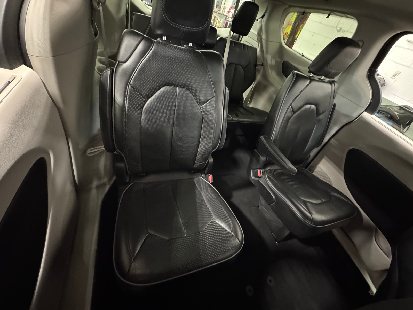 Thumbnail: 2018 Chrysler Pacifica - 5