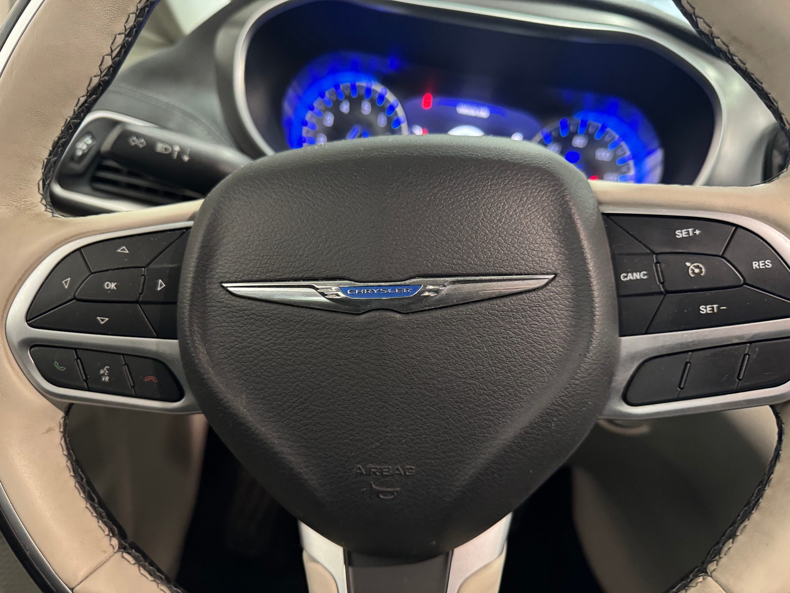 Thumbnail: 2018 Chrysler Pacifica - 4