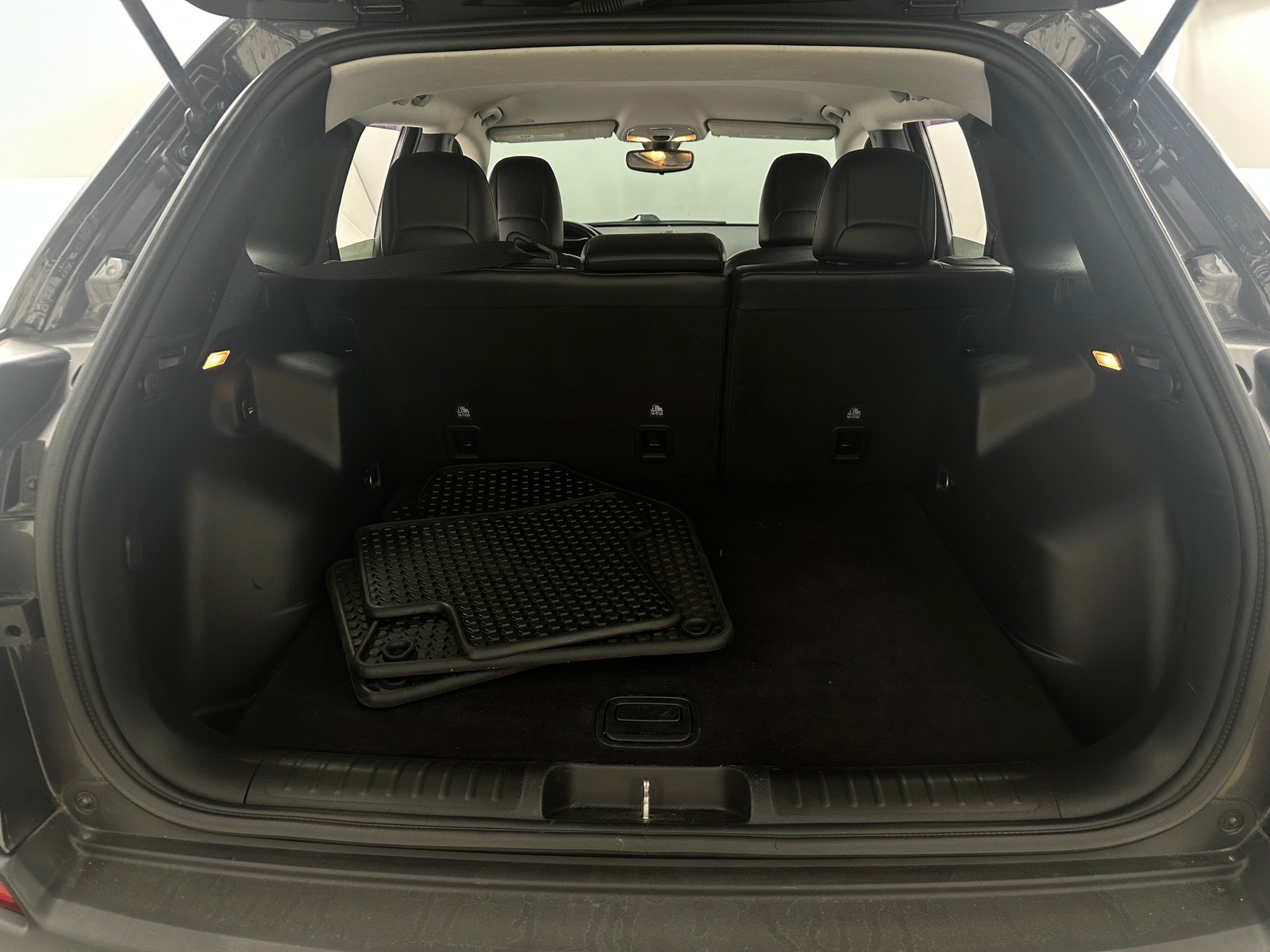 Thumbnail: 2020 Jeep Cherokee - 7