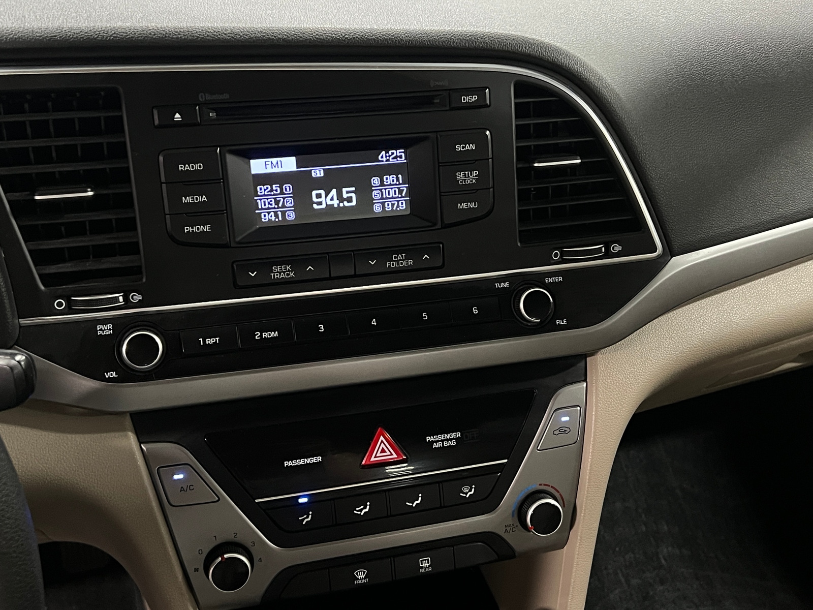 Thumbnail: 2017 Hyundai Elantra - 4