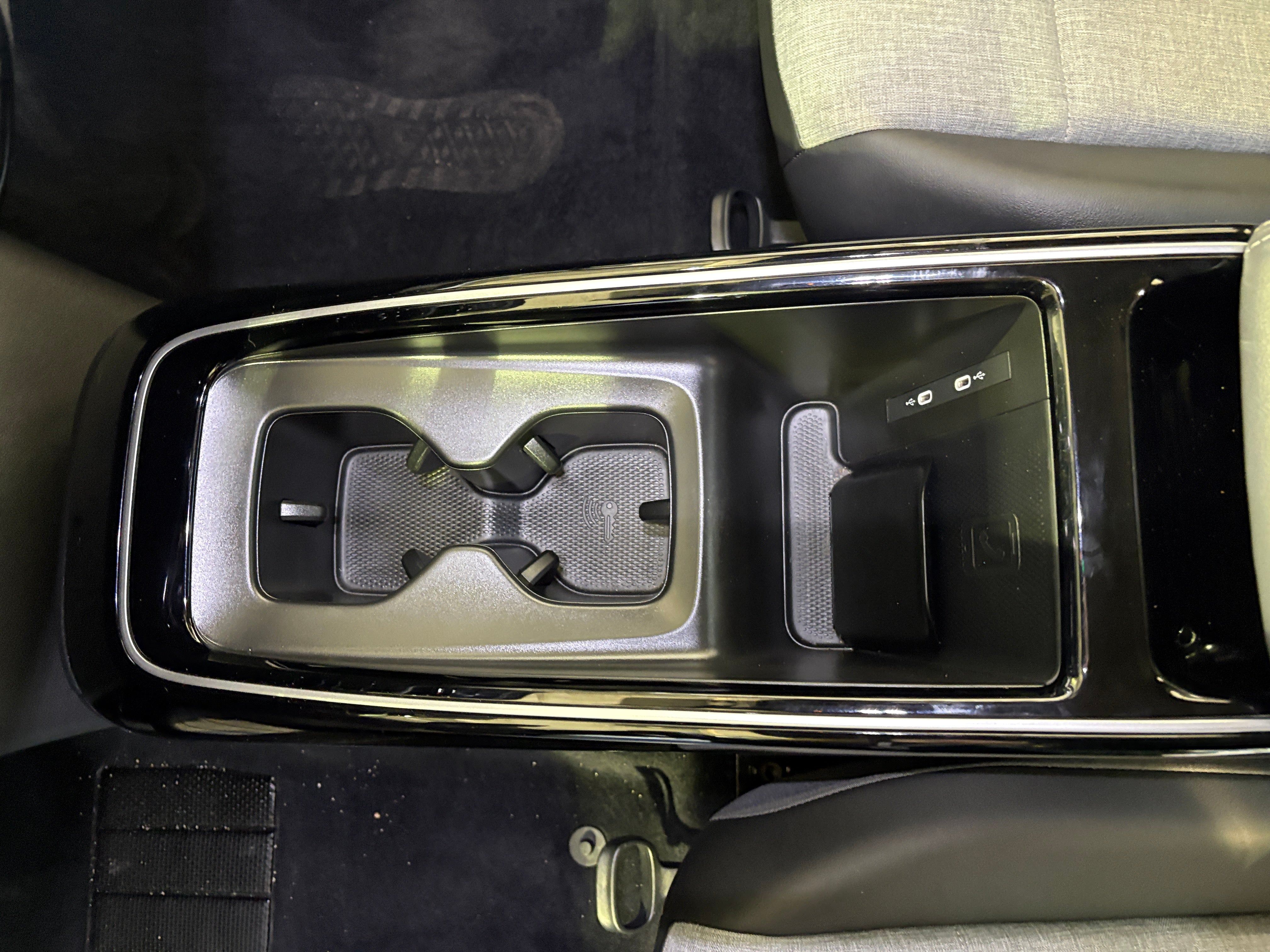 Used 2024 Volkswagen ID.4 STANDARD with VIN 1V2BMPE82RC004937 for sale in Oak Creek, WI