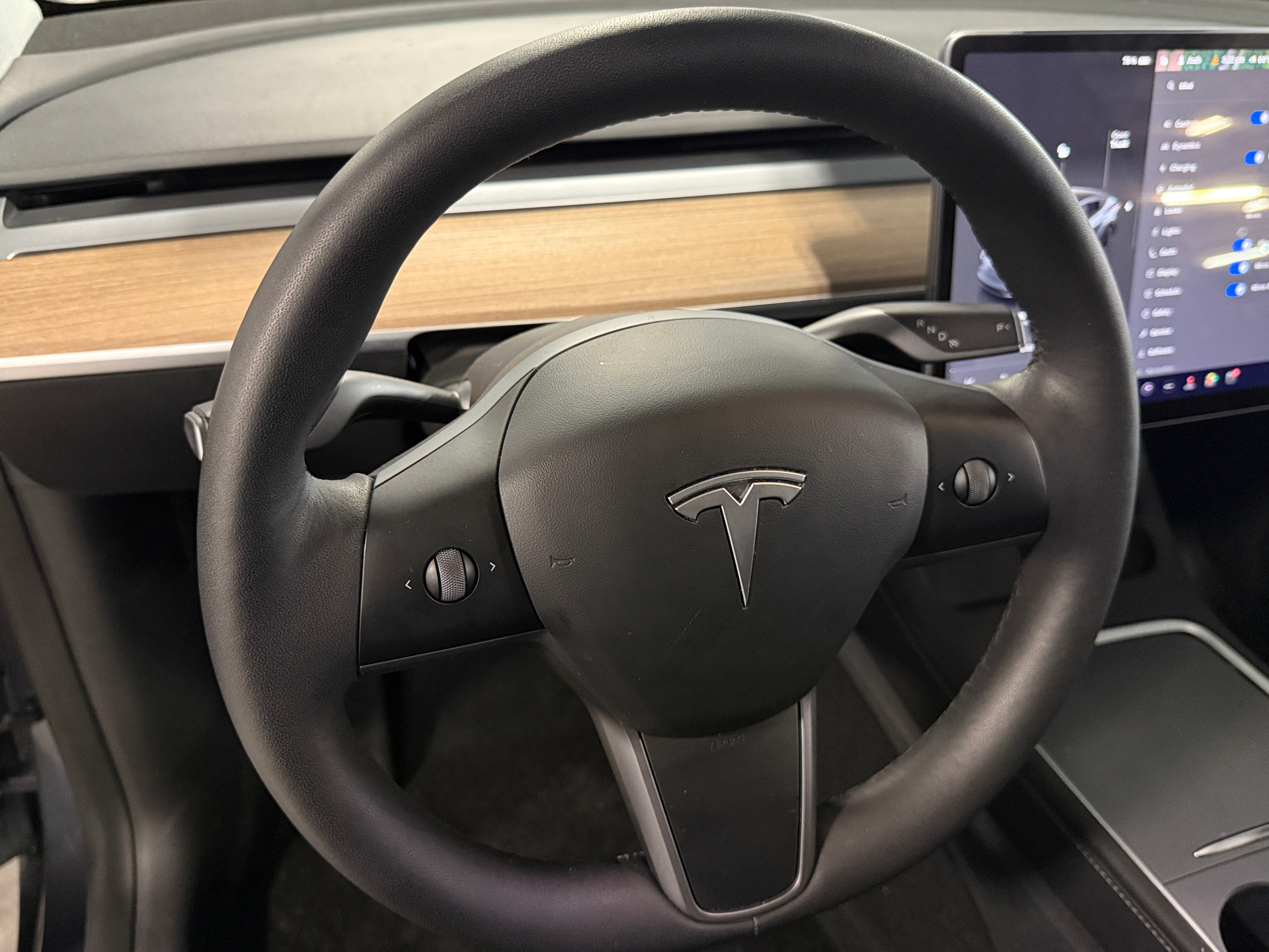 Used 2022 Tesla Model Y Long Range with VIN 7SAYGAEE4NF520996 for sale in Oak Creek, WI