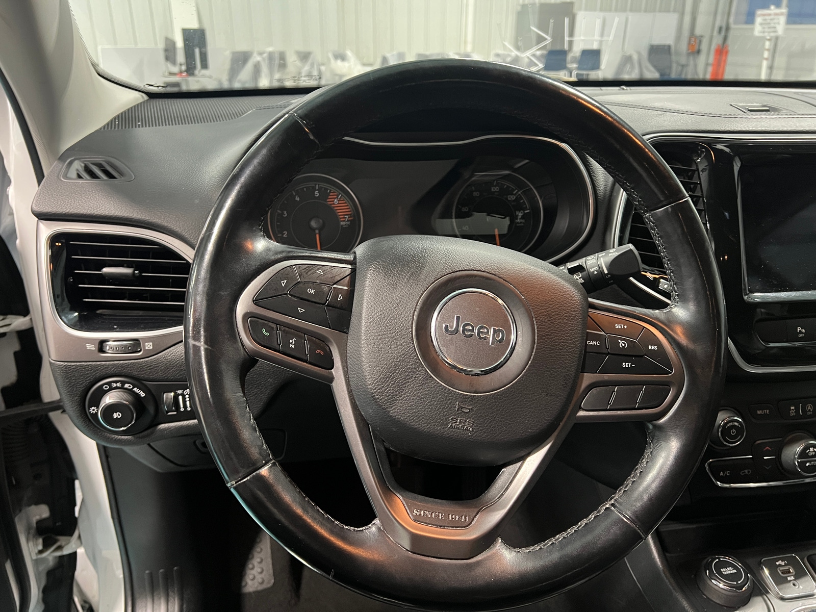 Thumbnail: 2020 Jeep Cherokee - 4