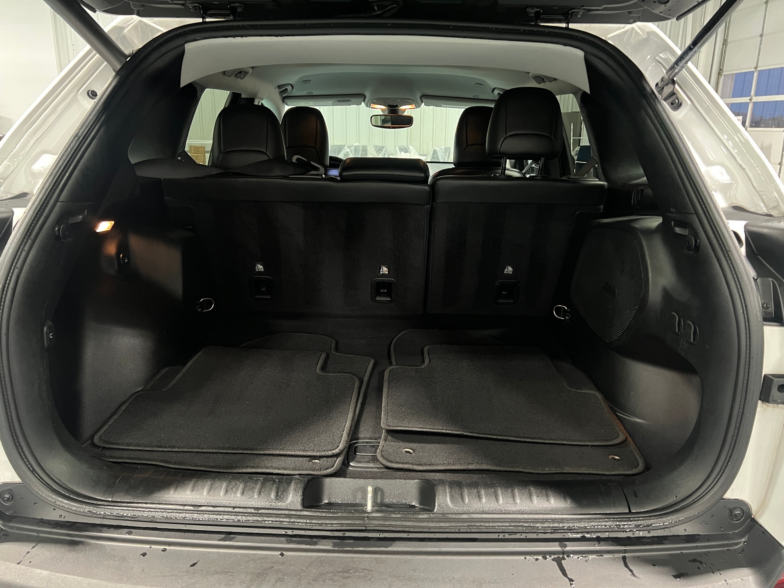 Thumbnail: 2020 Jeep Cherokee - 6