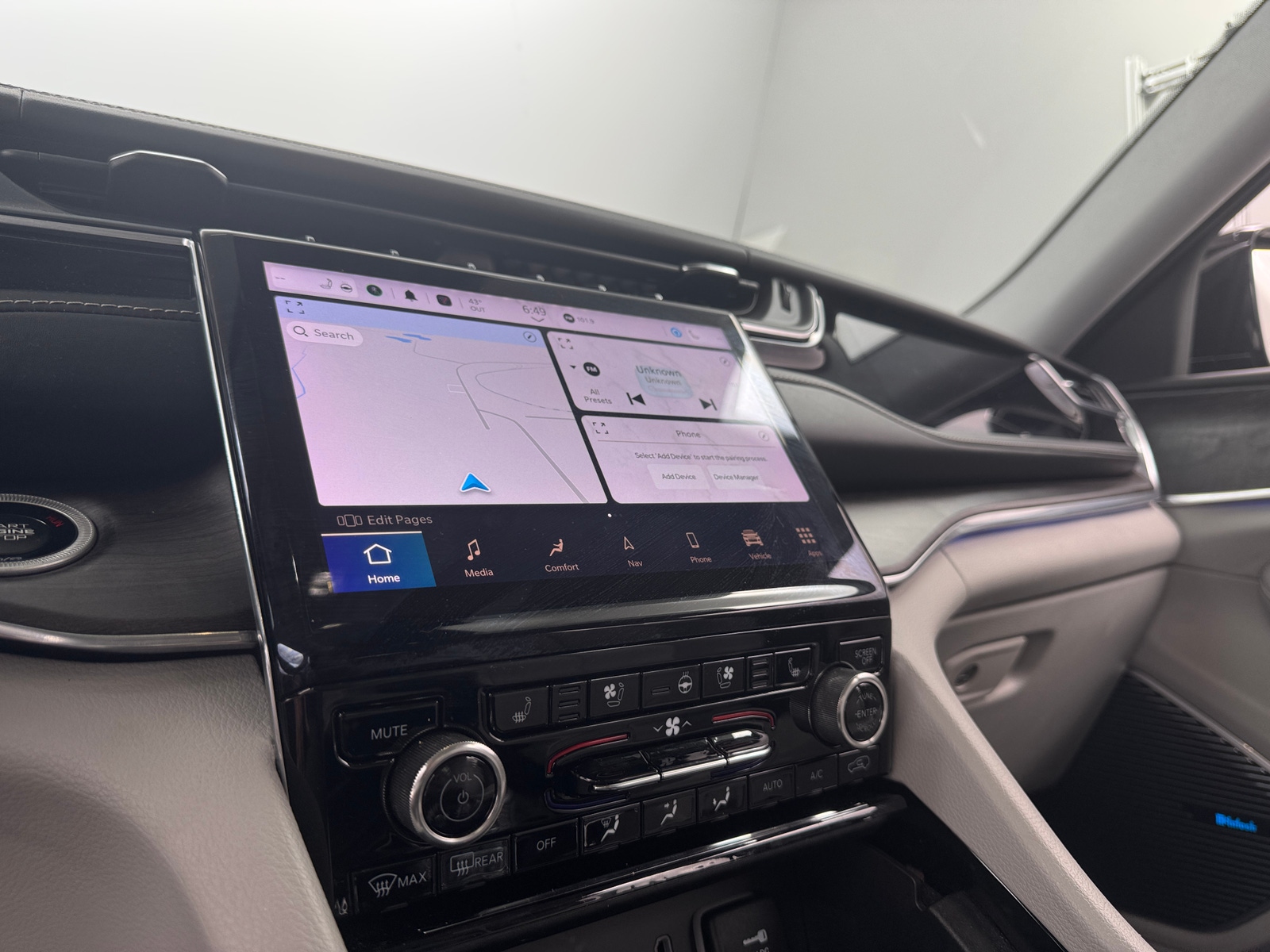 Thumbnail: 2022 Jeep Grand Cherokee - 3