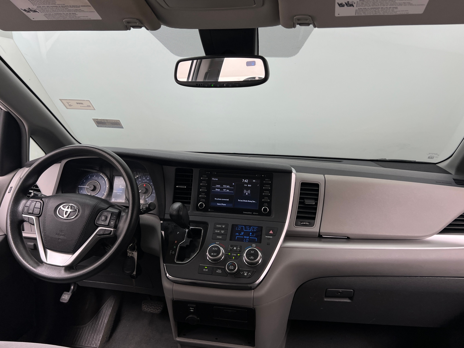 Thumbnail: 2019 Toyota Sienna - 3