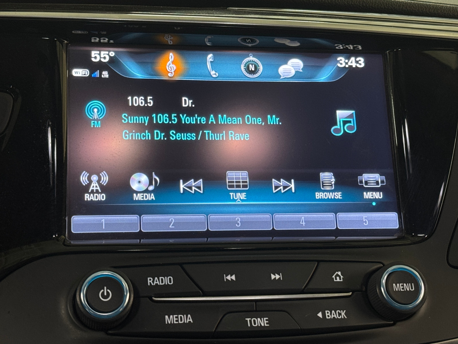 Thumbnail: 2017 Buick Envision - 3