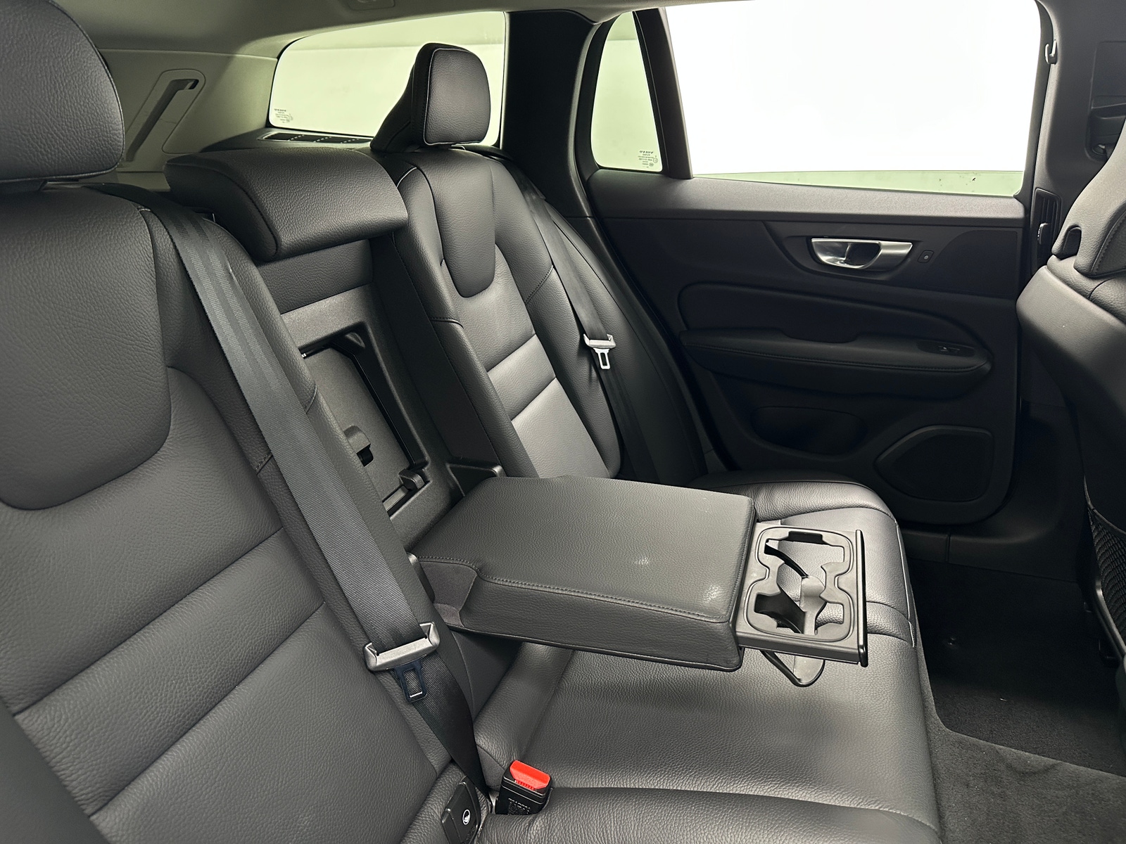 Thumbnail: 2025 Volvo V60 - 5