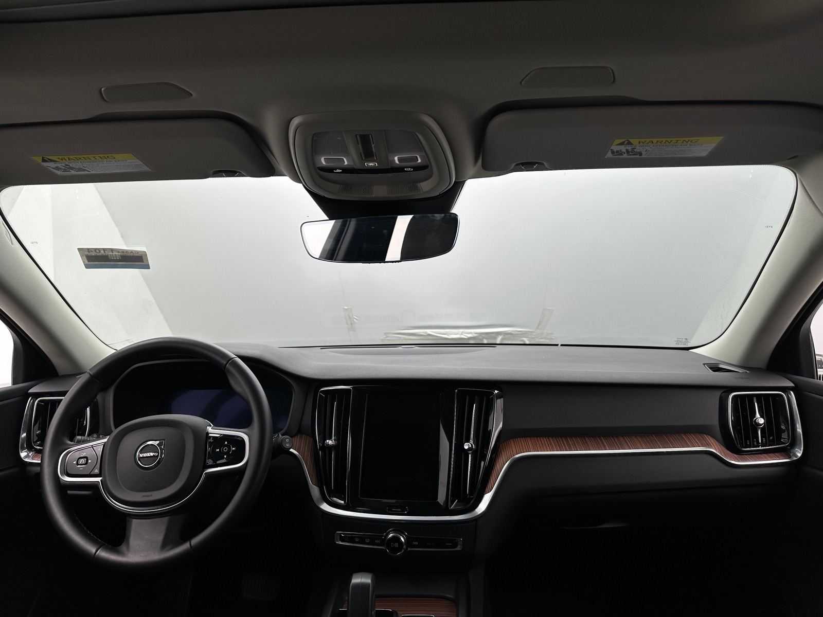 Thumbnail: 2025 Volvo V60 - 2