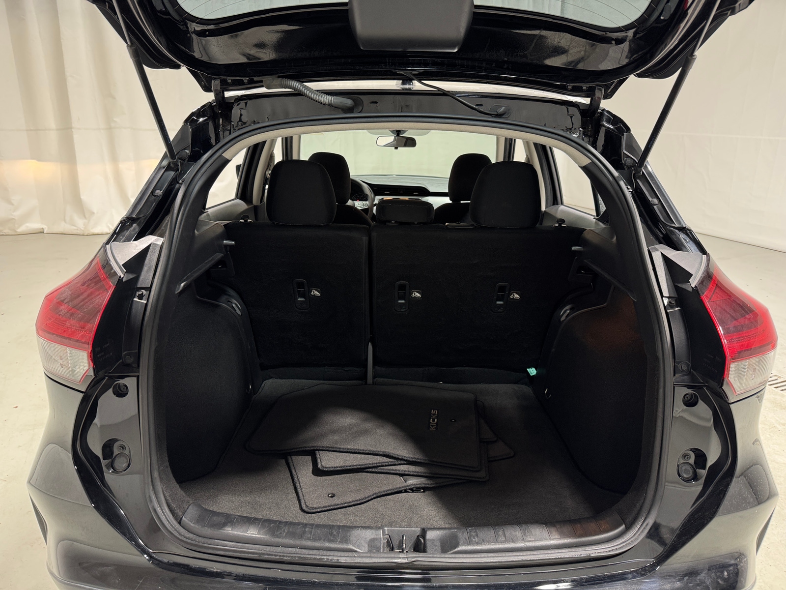 Thumbnail: 2021 Nissan Kicks - 7