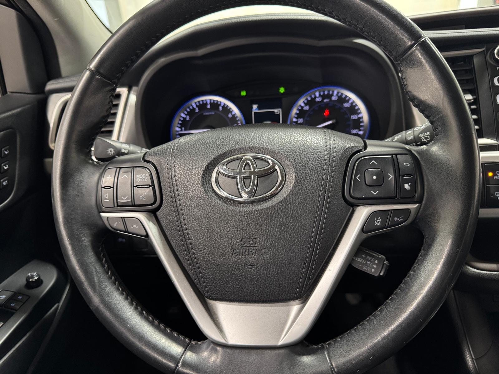 Thumbnail: 2017 Toyota Highlander - 4