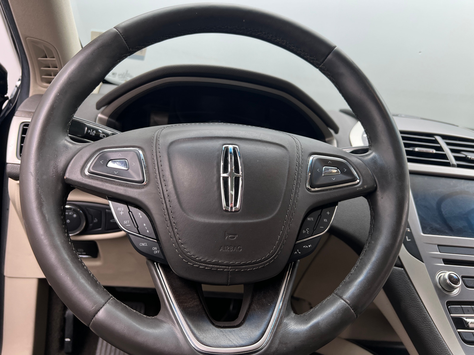 Thumbnail: 2020 Lincoln MKZ - 4