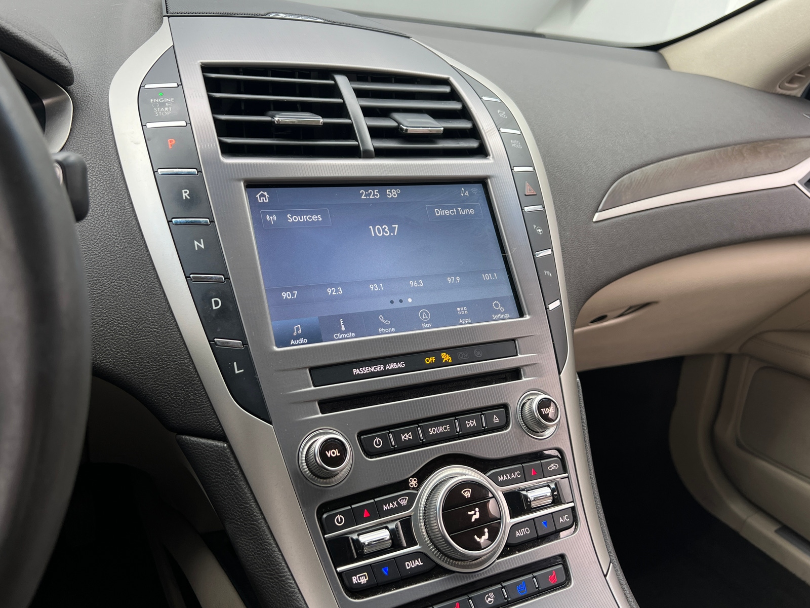 Thumbnail: 2020 Lincoln MKZ - 3