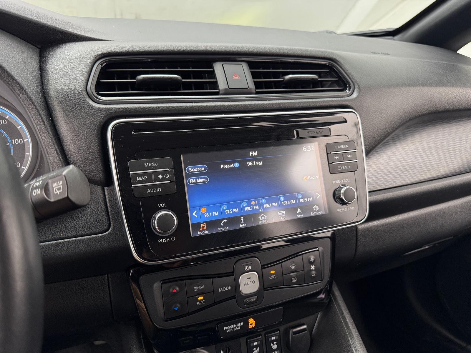 Thumbnail: 2018 Nissan Leaf - 3