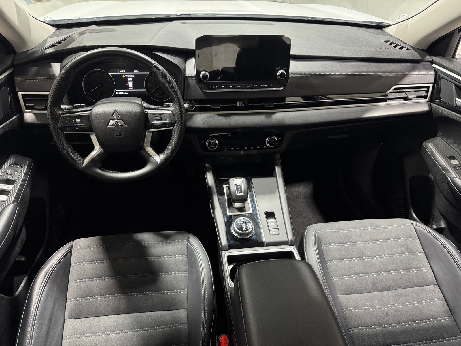 Thumbnail: 2024 Mitsubishi Outlander - 2