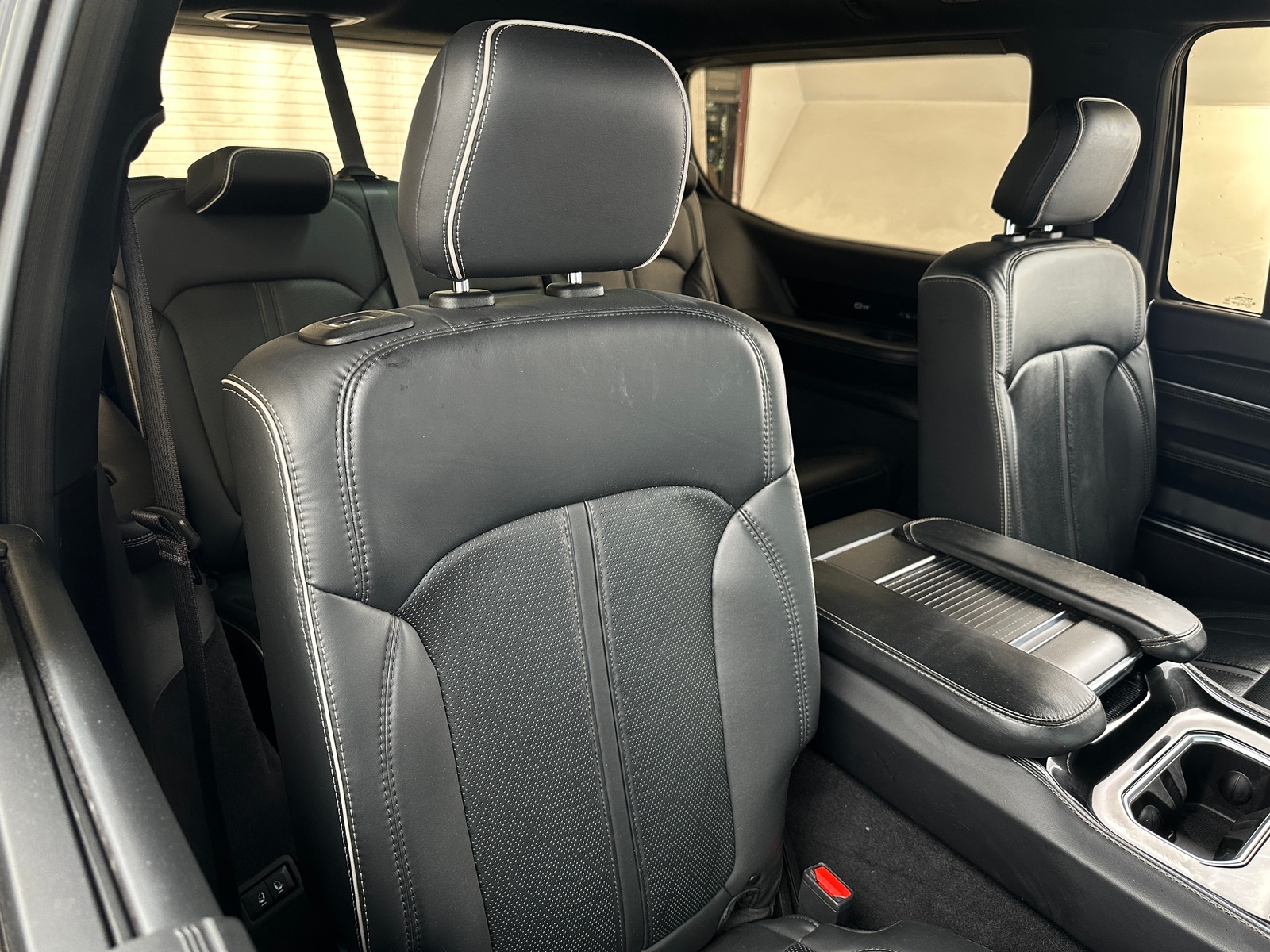 Thumbnail: 2024 Jeep Grand Wagoneer - 5