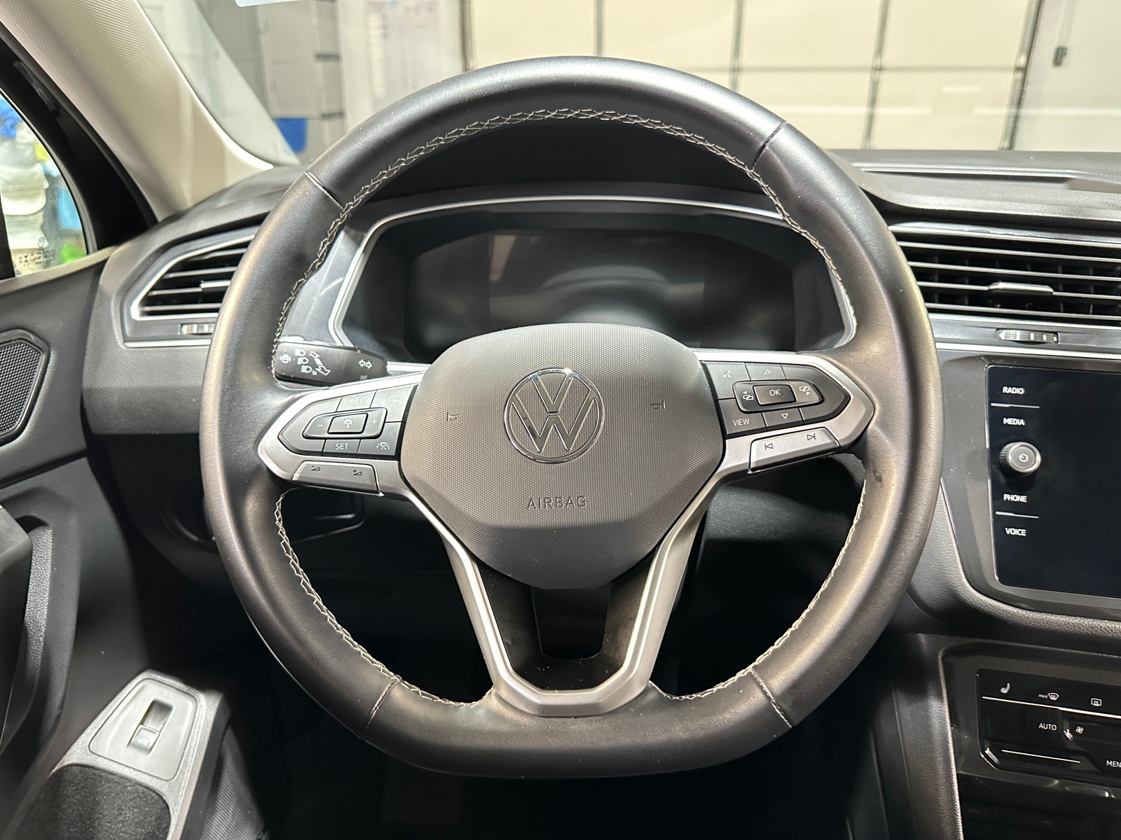 Thumbnail: 2024 Volkswagen Tiguan - 4