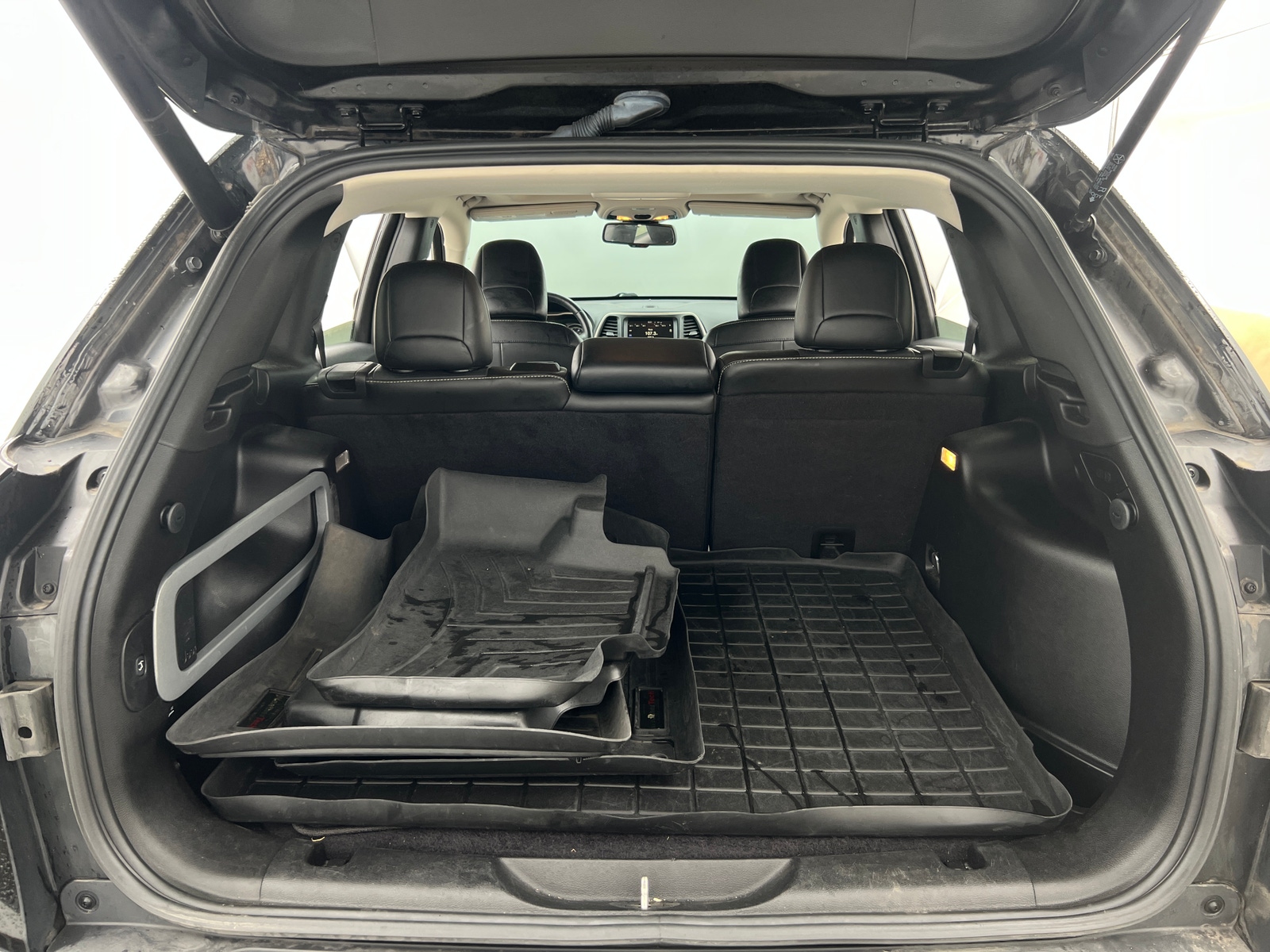 Thumbnail: 2015 Jeep Cherokee - 7