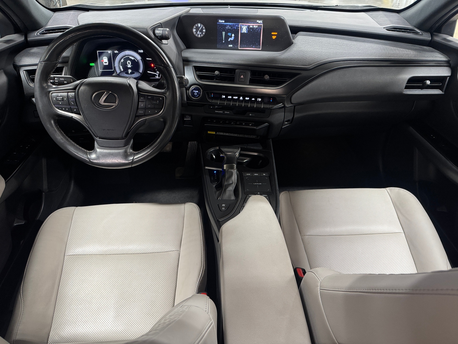 Thumbnail: 2022 Lexus UX - 2