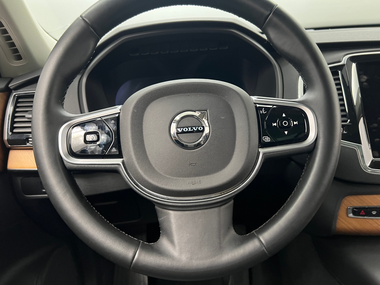 Thumbnail: 2025 Volvo XC90 - 4