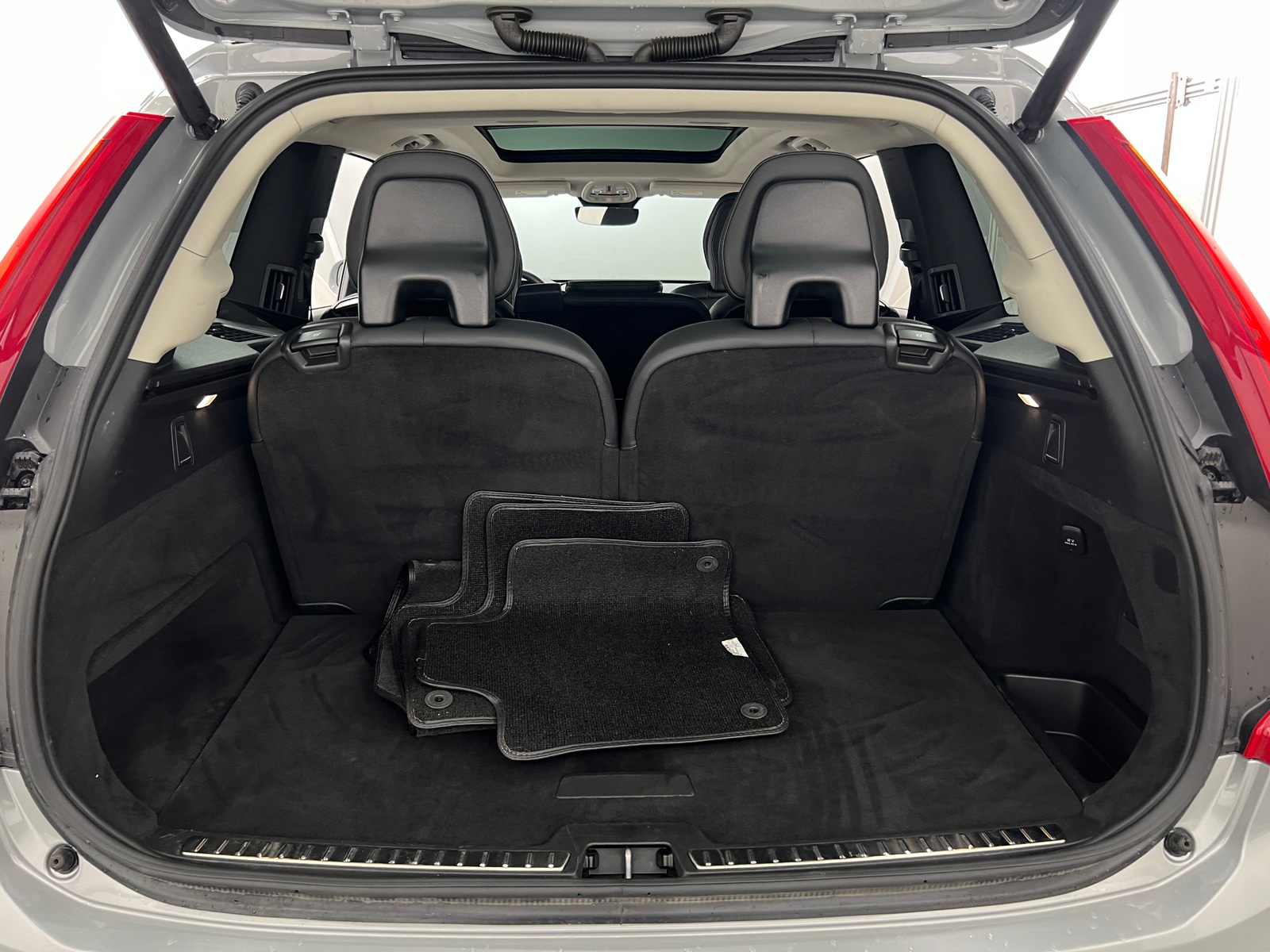 Thumbnail: 2025 Volvo XC90 - 6