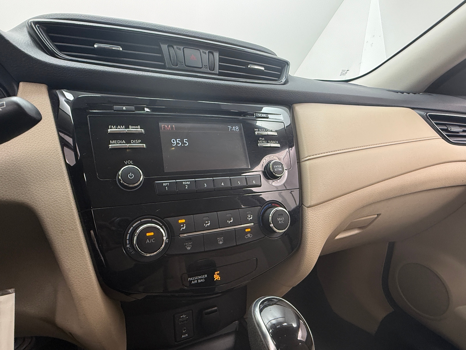 Thumbnail: 2017 Nissan Rogue - 4