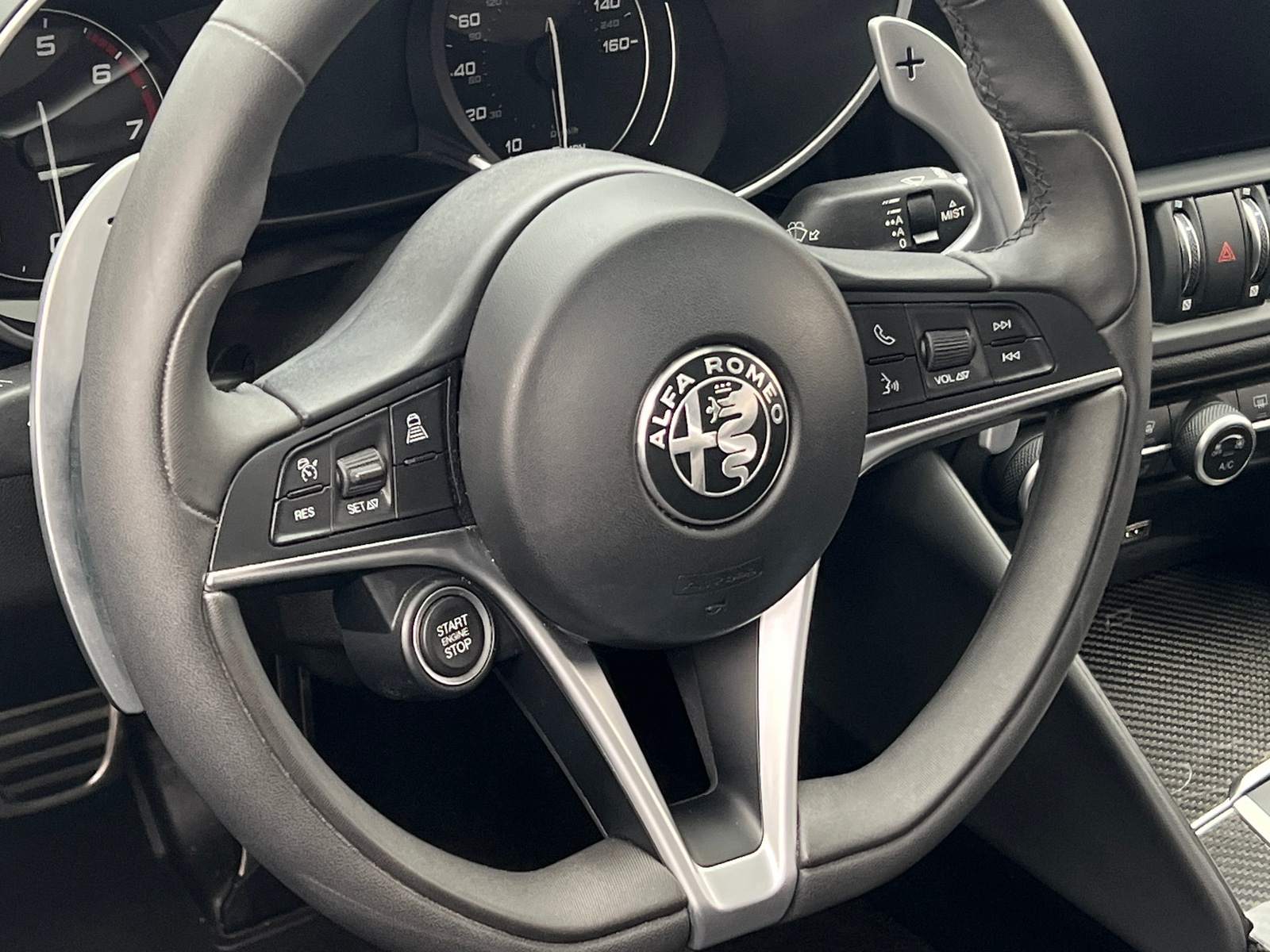 Thumbnail: 2019 Alfa Romeo Giulia - 4