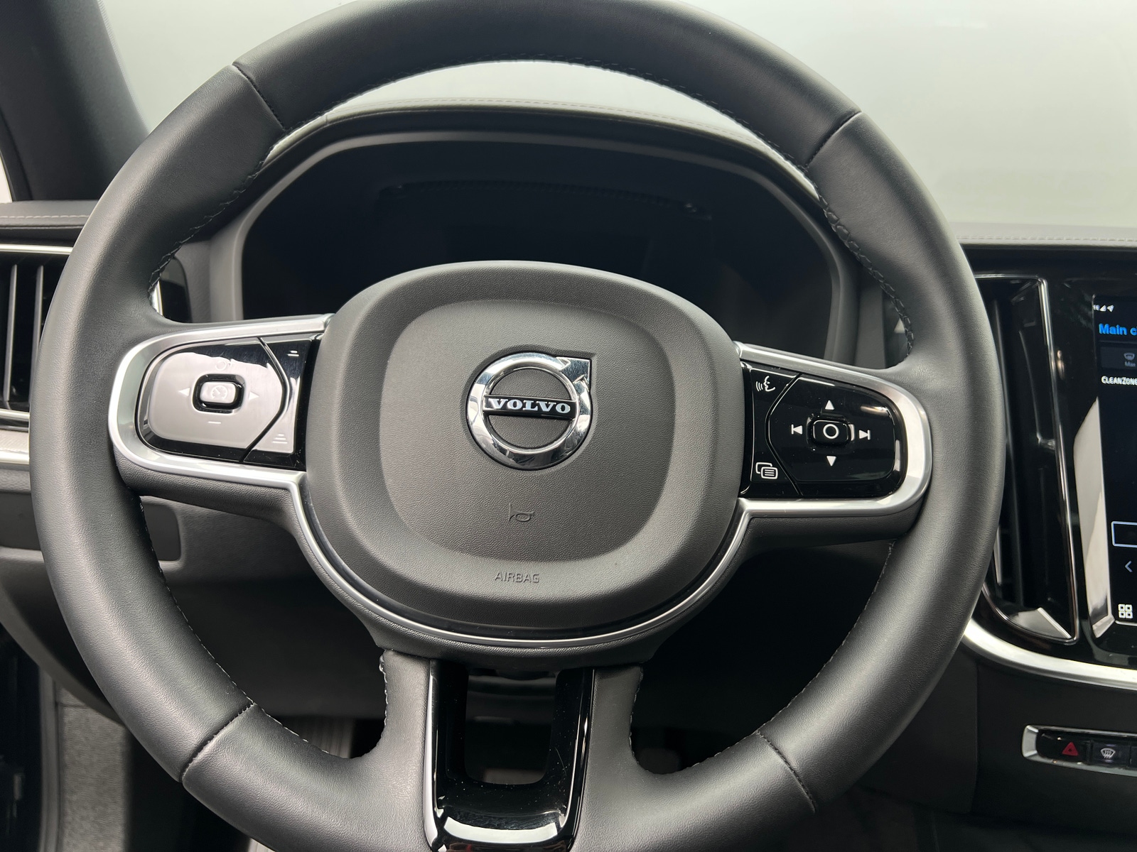 Thumbnail: 2023 Volvo S60 - 5